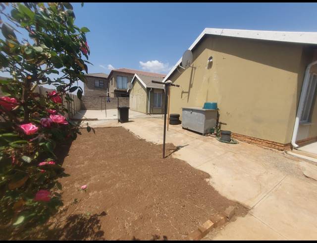 2 BEDROOM HOUSE FOR SALE IN SAVANNA CITY